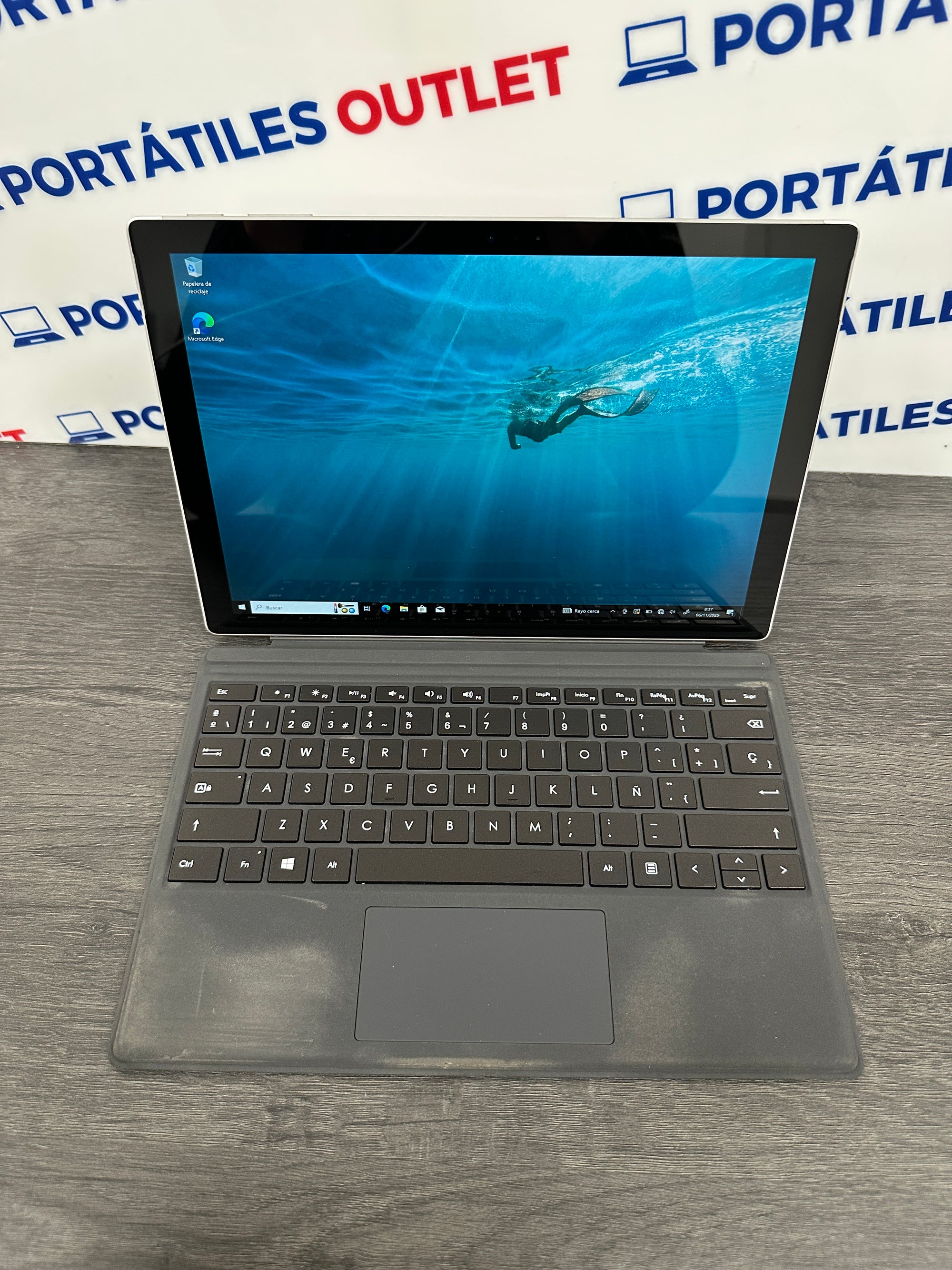 Microsoft Surface Pro 5 Core i5 i5-7300U 2.6GHz (Total: 2 cores) 8GB 256GB SSD