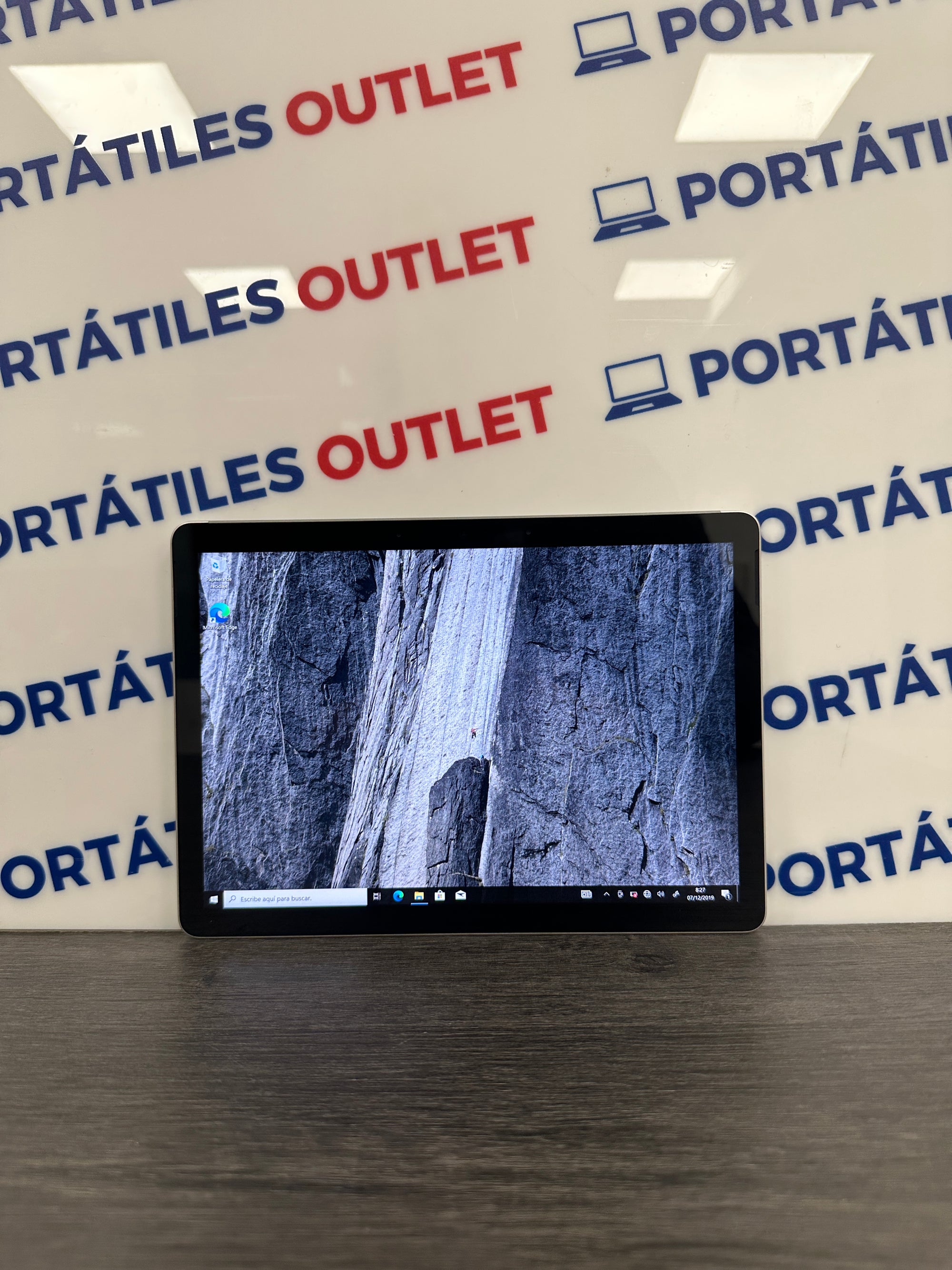 Microsoft Surface GO 2  Core M3 M3-8100Y 1.1GHz (Total: 2 cores) 8GB 128GB SSD - Portátiles Outlet