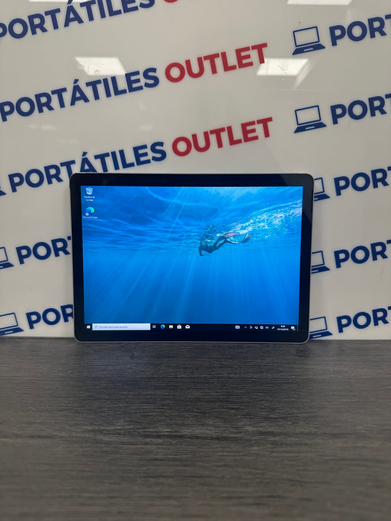 Microsoft Surface GO 2 Core M3 M3-8100Y 1.1GHz (Total: 2 cores) 8GB 128GB SSD