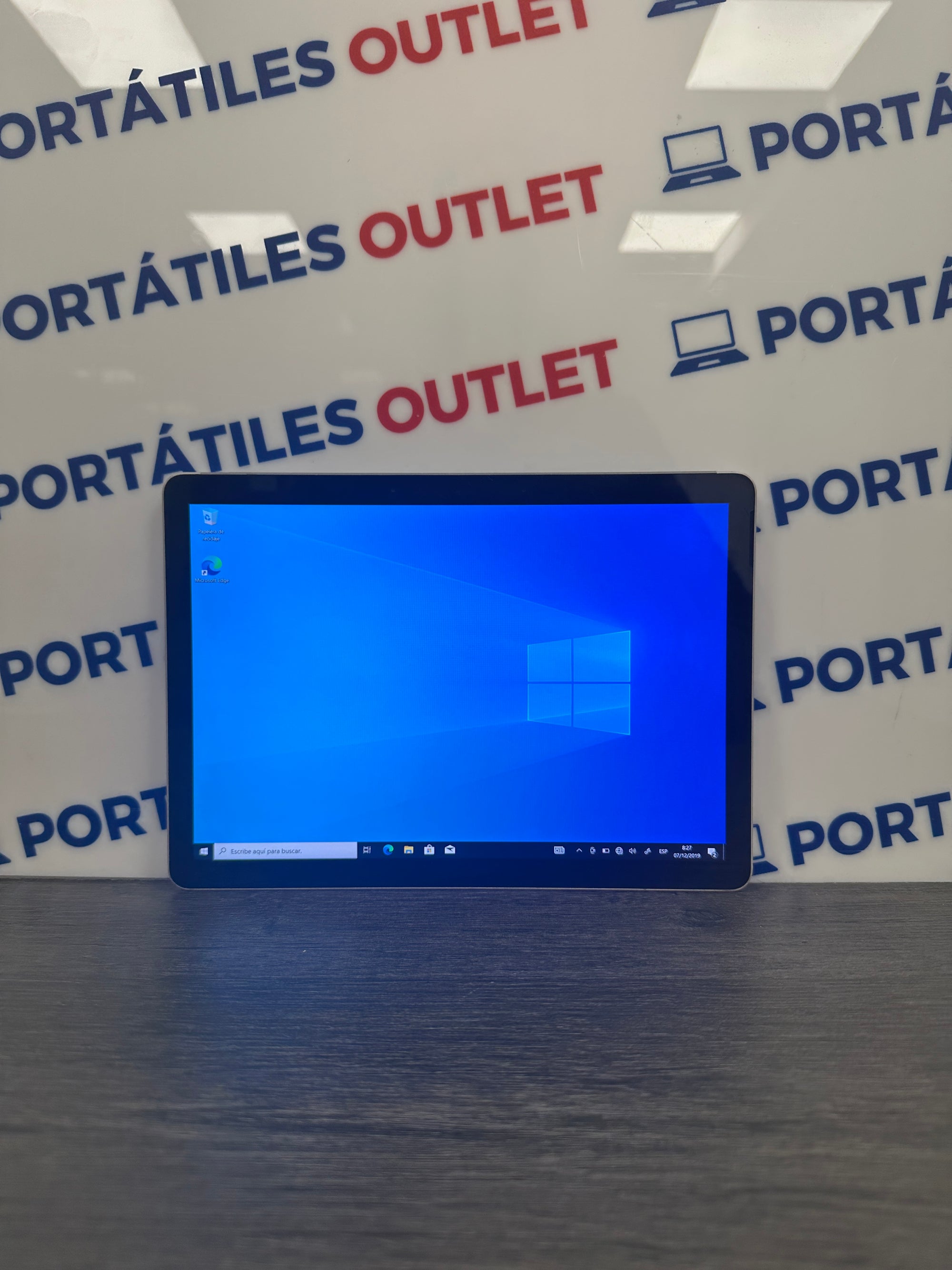 Microsoft Surface GO 2 Core M3 M3-8100Y 1.1GHz (Total: 2 cores) 8GB 128GB SSD