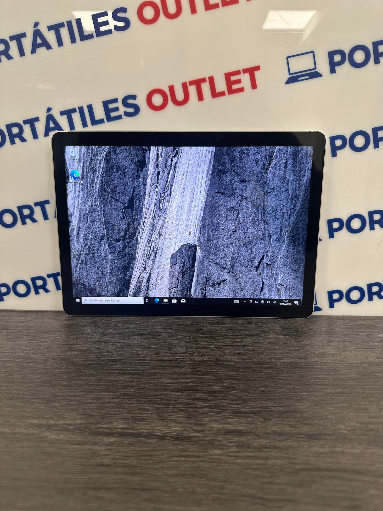 Microsoft Surface GO 2 Core M3 M3-8100Y 1.1GHz (Total: 2 cores) 8GB 128GB SSD