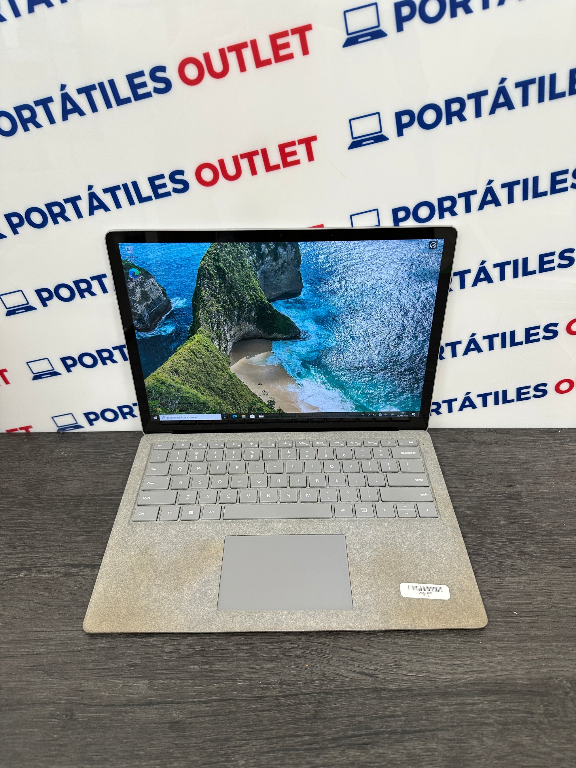 Microsoft Surface Laptop 2 Core i7 i7-8650U 1.9GHz (Total: 2 cores) 8GB 256GB SSD