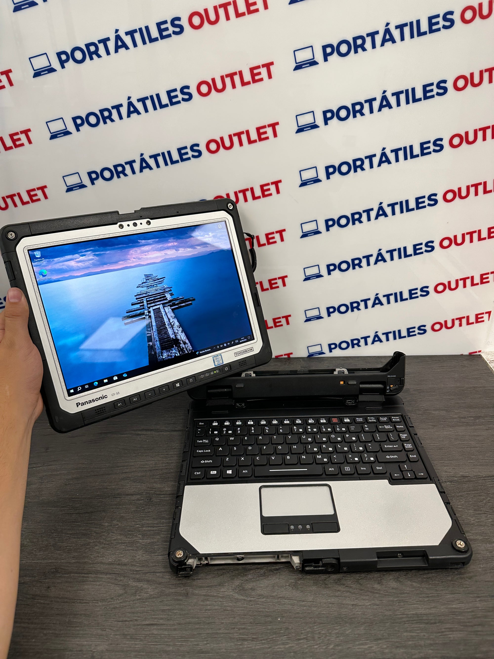 Panasonic Toughbook CF-33 Core i7 i7-7600U 2.8GHz (Total: 2 cores) 16GB 512GB SSD