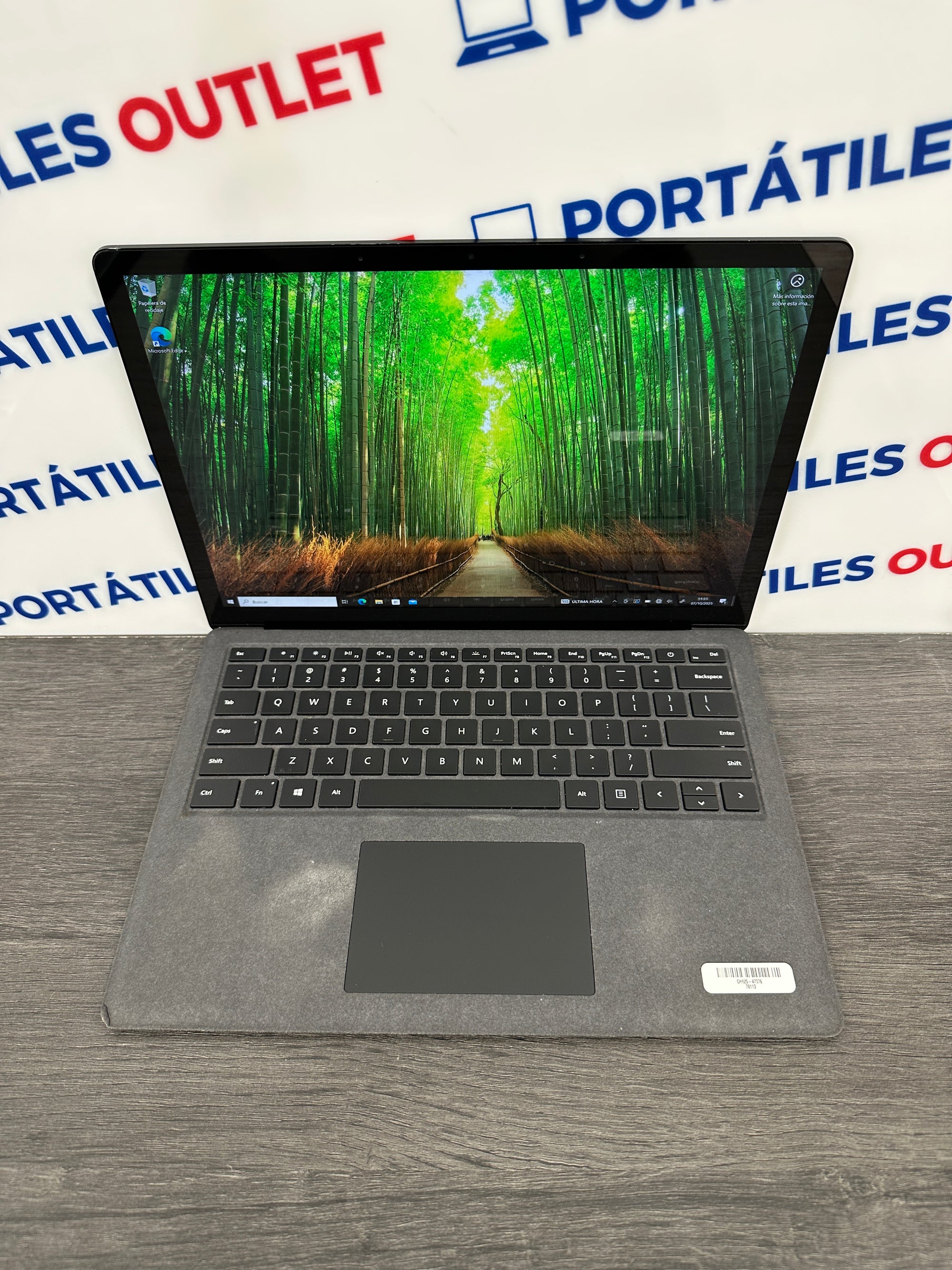 Microsoft Surface Laptop 2 Core i7 i7-8650U 1.9GHz (Total: 2 cores) 8GB 256GB SSD