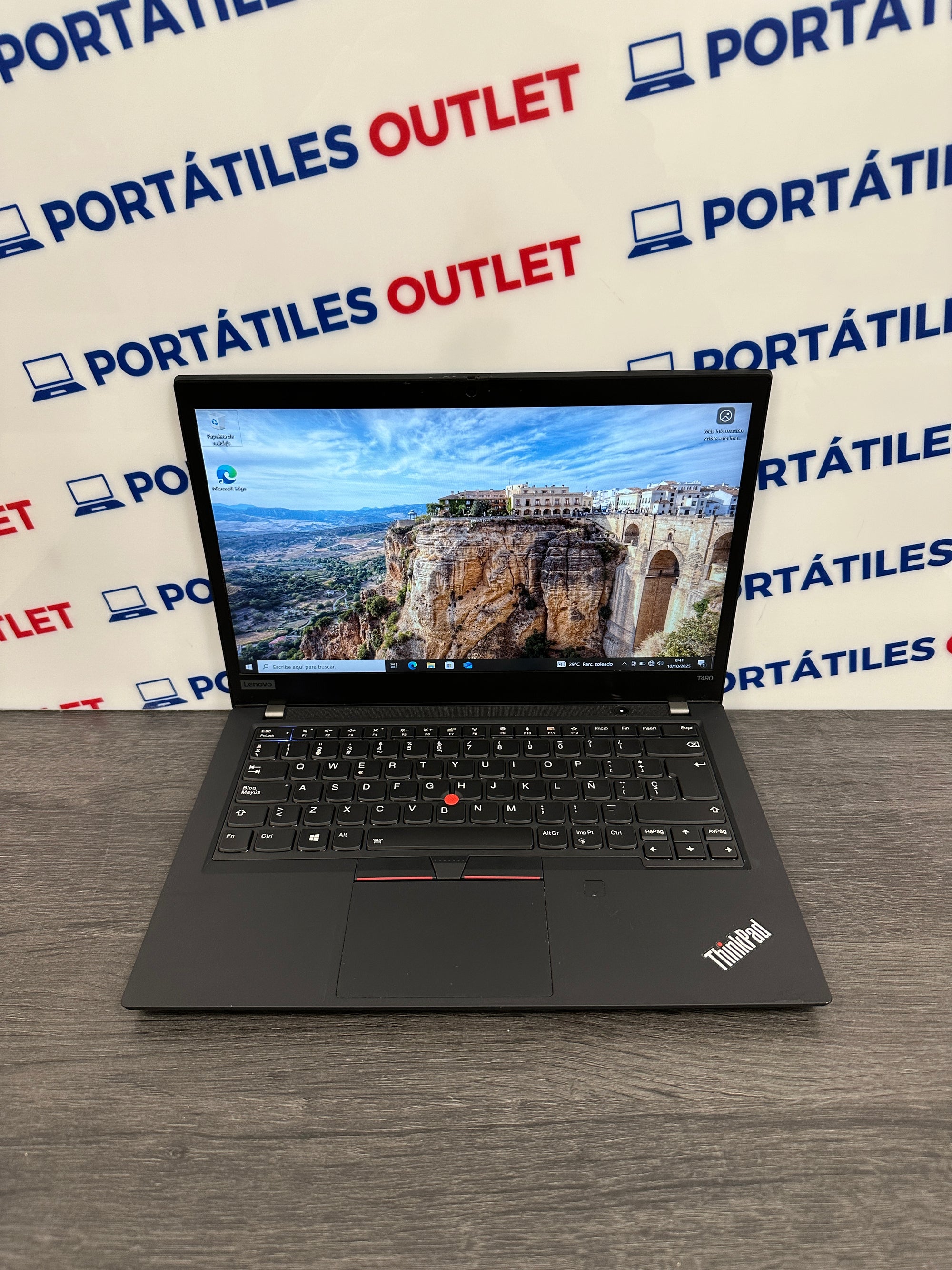 Lenovo Thinkpad T490 Core i5 i5-8365U 1.6GHz (Total: 4 cores) 16GB 256GB SSD