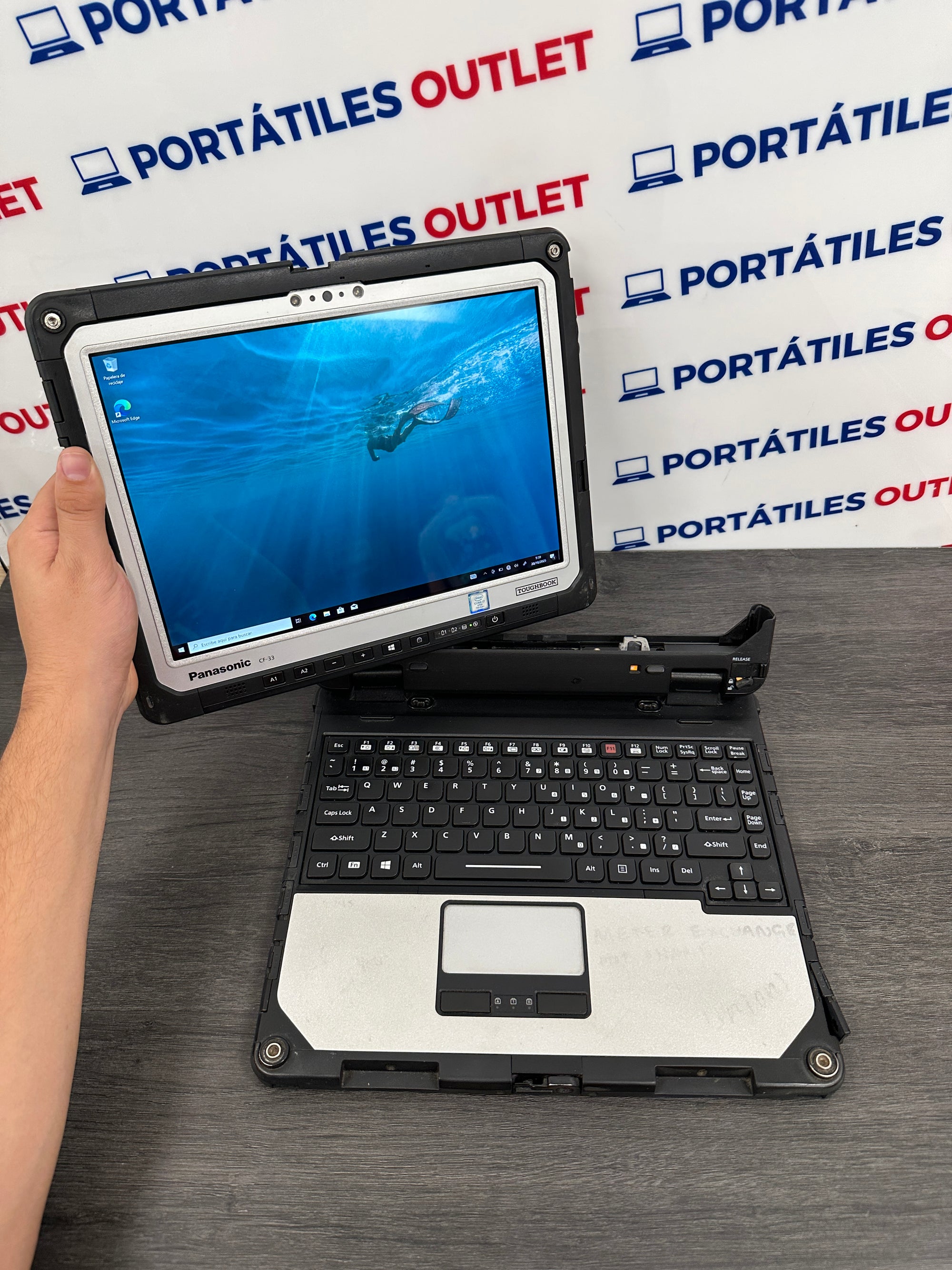 Panasonic ToughBook CF-33 Core i7 i7-7600U 2.8GHz (Total: 2 cores) 16GB 512GB SSD